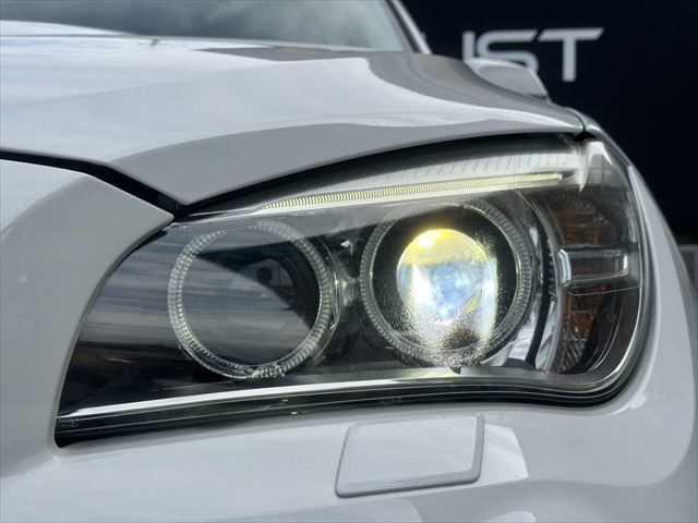 Ｘ１ ｓＤｒｉｖｅ　２０ｉ　ｘライン　ＨＤＤナビ　バックカメラ　ＨＩＤヘッドライト　フルセグＴＶ　純正１９インチアルミホイール　禁煙車　ハーフレザーシート　ＭＴモード付シフト　ＥＴＣ　ルーフレール　アイドリングストップ　スマートキー（11枚目）