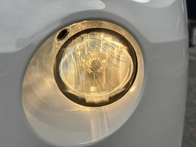 Ｘ１ ｓＤｒｉｖｅ　２０ｉ　ｘライン　ＨＤＤナビ　バックカメラ　ＨＩＤヘッドライト　フルセグＴＶ　純正１９インチアルミホイール　禁煙車　ハーフレザーシート　ＭＴモード付シフト　ＥＴＣ　ルーフレール　アイドリングストップ　スマートキー（12枚目）