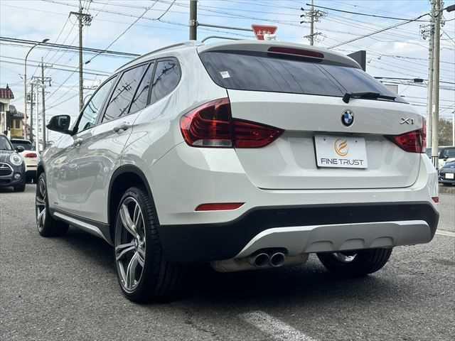 Ｘ１ ｓＤｒｉｖｅ　２０ｉ　ｘライン　ＨＤＤナビ　バックカメラ　ＨＩＤヘッドライト　フルセグＴＶ　純正１９インチアルミホイール　禁煙車　ハーフレザーシート　ＭＴモード付シフト　ＥＴＣ　ルーフレール　アイドリングストップ　スマートキー（18枚目）