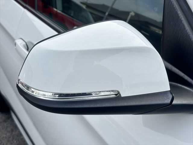 Ｘ１ ｓＤｒｉｖｅ　２０ｉ　ｘライン　ＨＤＤナビ　バックカメラ　ＨＩＤヘッドライト　フルセグＴＶ　純正１９インチアルミホイール　禁煙車　ハーフレザーシート　ＭＴモード付シフト　ＥＴＣ　ルーフレール　アイドリングストップ　スマートキー（25枚目）