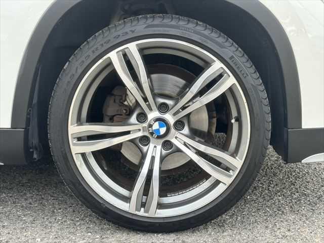 Ｘ１ ｓＤｒｉｖｅ　２０ｉ　ｘライン　ＨＤＤナビ　バックカメラ　ＨＩＤヘッドライト　フルセグＴＶ　純正１９インチアルミホイール　禁煙車　ハーフレザーシート　ＭＴモード付シフト　ＥＴＣ　ルーフレール　アイドリングストップ　スマートキー（26枚目）