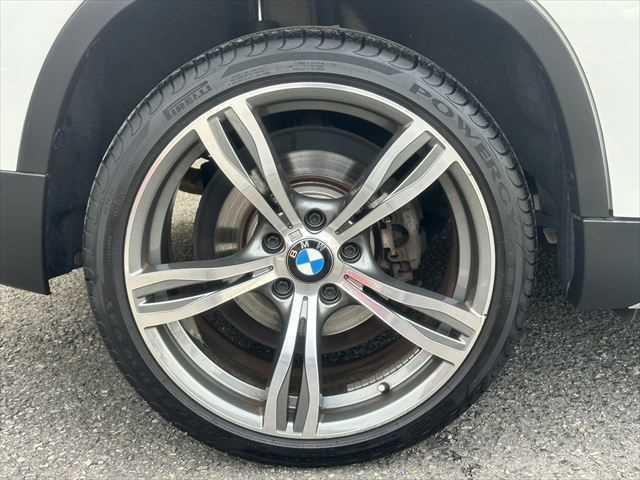 Ｘ１ ｓＤｒｉｖｅ　２０ｉ　ｘライン　ＨＤＤナビ　バックカメラ　ＨＩＤヘッドライト　フルセグＴＶ　純正１９インチアルミホイール　禁煙車　ハーフレザーシート　ＭＴモード付シフト　ＥＴＣ　ルーフレール　アイドリングストップ　スマートキー（27枚目）