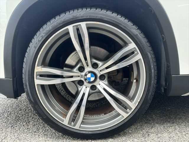 Ｘ１ ｓＤｒｉｖｅ　２０ｉ　ｘライン　ＨＤＤナビ　バックカメラ　ＨＩＤヘッドライト　フルセグＴＶ　純正１９インチアルミホイール　禁煙車　ハーフレザーシート　ＭＴモード付シフト　ＥＴＣ　ルーフレール　アイドリングストップ　スマートキー（28枚目）