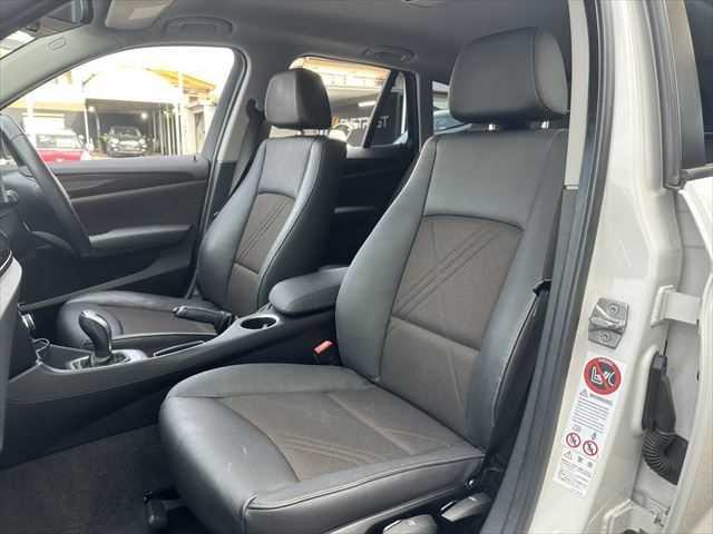 Ｘ１ ｓＤｒｉｖｅ　２０ｉ　ｘライン　ＨＤＤナビ　バックカメラ　ＨＩＤヘッドライト　フルセグＴＶ　純正１９インチアルミホイール　禁煙車　ハーフレザーシート　ＭＴモード付シフト　ＥＴＣ　ルーフレール　アイドリングストップ　スマートキー（30枚目）