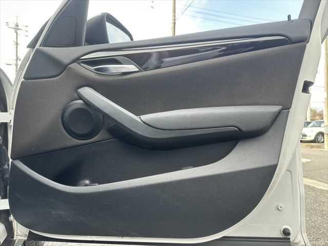 Ｘ１ ｓＤｒｉｖｅ　２０ｉ　ｘライン　ＨＤＤナビ　バックカメラ　ＨＩＤヘッドライト　フルセグＴＶ　純正１９インチアルミホイール　禁煙車　ハーフレザーシート　ＭＴモード付シフト　ＥＴＣ　ルーフレール　アイドリングストップ　スマートキー（44枚目）