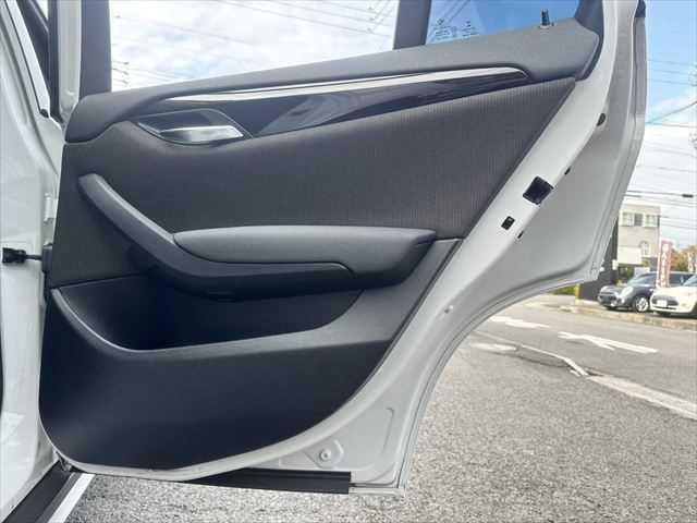 Ｘ１ ｓＤｒｉｖｅ　２０ｉ　ｘライン　ＨＤＤナビ　バックカメラ　ＨＩＤヘッドライト　フルセグＴＶ　純正１９インチアルミホイール　禁煙車　ハーフレザーシート　ＭＴモード付シフト　ＥＴＣ　ルーフレール　アイドリングストップ　スマートキー（47枚目）