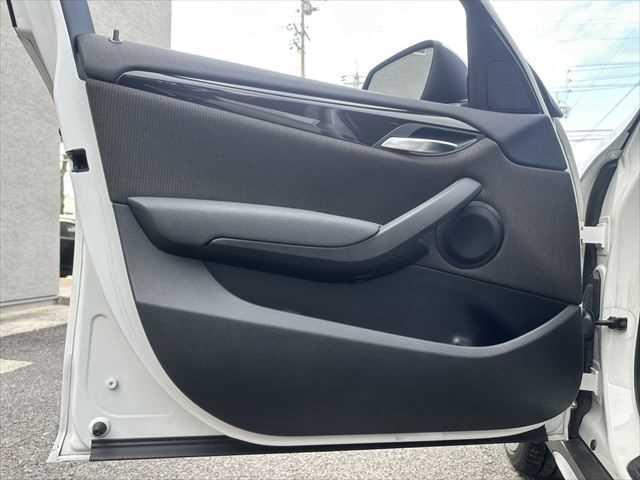 Ｘ１ ｓＤｒｉｖｅ　２０ｉ　ｘライン　ＨＤＤナビ　バックカメラ　ＨＩＤヘッドライト　フルセグＴＶ　純正１９インチアルミホイール　禁煙車　ハーフレザーシート　ＭＴモード付シフト　ＥＴＣ　ルーフレール　アイドリングストップ　スマートキー（50枚目）