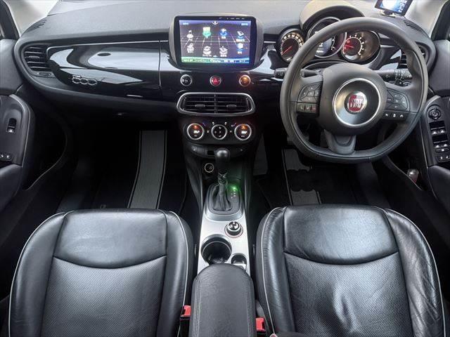 500X ブラックタイ SDナビ フルセグTV ブルーレイ再生 バックカメラ スマートキー 禁煙車 本革シート 衝突軽減ブレーキ Bluetooth レーダークルーズコントロール HIDヘッドライト シートヒーター(3枚目)