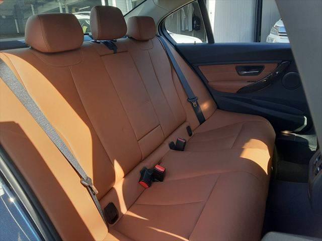 ３シリーズ ３２０ｄ　ラグジュアリー　キャメルレザーシート　アダプティブクルーズコントロール　純正ＨＤＤナビ　バックカメラ　Ｂｌｕｅｔｏｏｔｈ　禁煙車　衝突軽減ブレーキ　シートヒーター　パワーシート　クリアランスソナー　ＨＩＤヘッドライト（8枚目）
