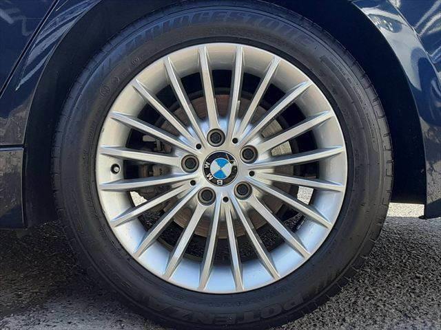 ３シリーズ ３２０ｄ　ラグジュアリー　キャメルレザーシート　アダプティブクルーズコントロール　純正ＨＤＤナビ　バックカメラ　Ｂｌｕｅｔｏｏｔｈ　禁煙車　衝突軽減ブレーキ　シートヒーター　パワーシート　クリアランスソナー　ＨＩＤヘッドライト（13枚目）