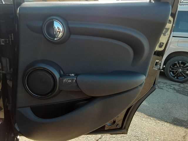 ＭＩＮＩ ワン　フェイバリットスタイル　ナビゲーションパッケージ　純正ＨＤＤナビ　バックカメラ　パーキングディスタンスコントロール　禁煙車　ＥＴＣ　純正１５インチアルミホイール　ＭＴモード付オートマチックシフト（52枚目）