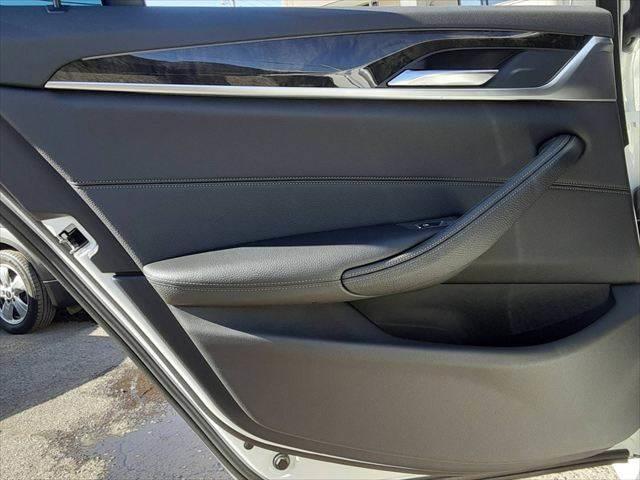 ５シリーズ ５３０ｉ　Ｍスポーツ　イノベーションパッケージ　黒革シート　ＨＵＤ　アラウンドビューモニター　１０．２インチＨＤＤナビ　禁煙　アダプティブクルーズコントロール　シートヒーター付パワーシート　フルセグＴＶ　ＬＥＤヘッドライト（68枚目）