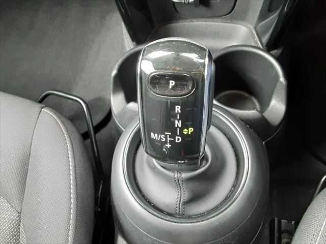 ＭＩＮＩ クーパー　中期型　ペッパーパッケージ　純正ＨＤＤナビ　ＬＥＤヘッドライト　オプション純正１７インチアルミホイール　禁煙車　インテリジェントセーフティ　パーキングディスタンスコントロール　バックカメラ（33枚目）