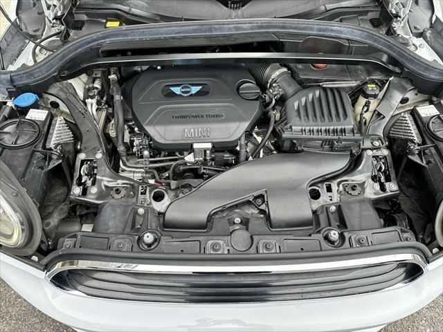 ＭＩＮＩ クーパーＤ　クロスオーバー　ペッパーパッケージ　純正ＨＤＤナビ　レーダークルーズコントロール　インテリジェントセーフティ　電動リアゲート　禁煙車　ＬＥＤヘッドライト　ＵＳＢポート　Ｂｌｕｅｔｏｏｔｈ　バックカメラ　ＥＴＣ（32枚目）