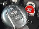 クーパーＳ　ペッパーパッケージ　ＬＥＤヘッドライト　純正ＨＤＤナビ　Ｂｌｕｅｔｏｏｔｈ　キーレスエントリー　禁煙車　オートライト　ＭＴモード付　純正１６インチアルミホイール　アイドリングストップ　ミラー型ＥＴＣ（39枚目）