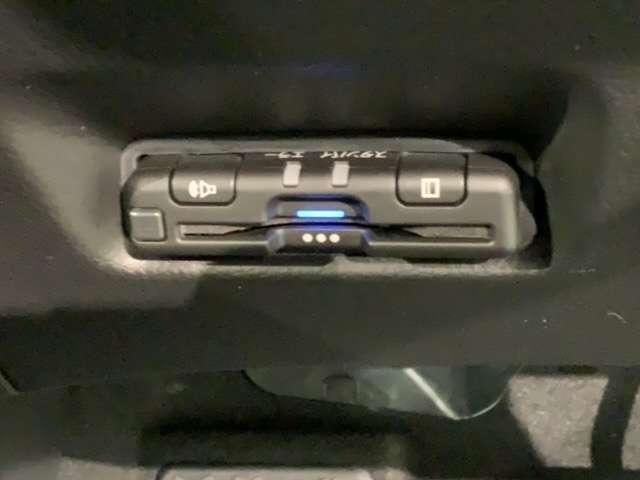e:HEVホーム 禁煙 新車保証継承 純正Navi BTaudio ipod/USB接続/フルセグDVD Rカメラ 衝突軽減 サイドカ-テンSRS ETC LEDライト スマ-ト鍵 クル-ズCR 緊急レスキュ-装置(8枚目)