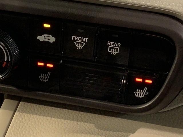 フロント両席にはシートヒーターが付いています！寒い日に便利な装備ですね。