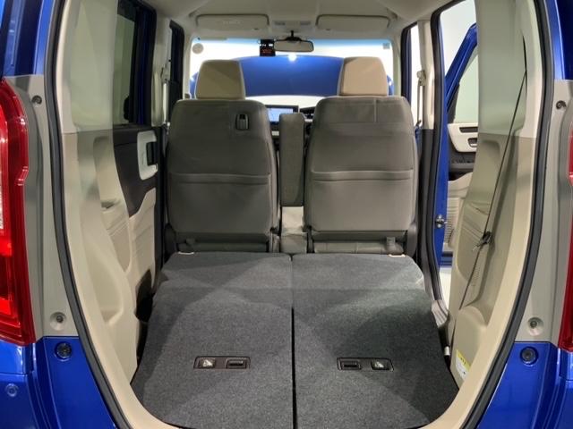 リアシートを倒すと、ラゲッジスペースを広くお使いいただけます！