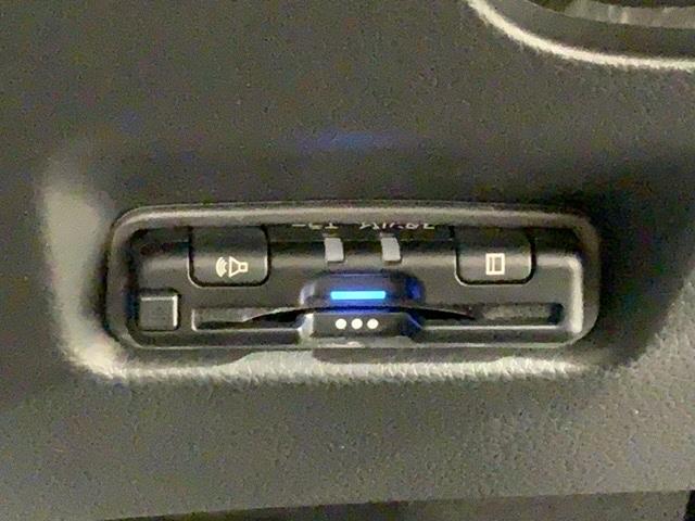 フィット RS HSENSING新車保証試乗車ワンオーナー USBポート イモビライザー 地デジフルセグ リアカメラ LEDヘッドライト DVD再生 エアコン ETC車載器 キーレス スマートキー 横滑防止装置(12枚目)