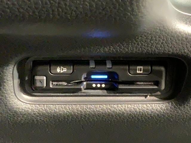 フリード クロスター HSENSING新車保証試乗車ワンオーナー 地デジフルセグ 両側電動パワースライドドア 後カメラ 3列シート USB 盗難防止システム LEDヘッドランプ エアコン ESC オートクルーズコントロール(12枚目)