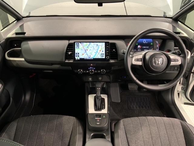 フィット ｅ：ＨＥＶホーム　ＨＳＥＮＳＩＮＧ新車保証試乗車ワンオーナー　前後誤発進抑制機能　助手席エアバッグ　運転席エアバッグ　１オナ　ＬＥＤライト　ＵＳＢ接続　バックカメラ　ＡＢＳ　サイドエアバッグ　オートクルーズコントロール（9枚目）