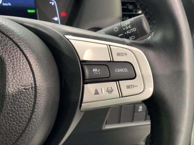 フィット ｅ：ＨＥＶホーム　ＨＳＥＮＳＩＮＧ新車保証試乗車ワンオーナー　前後誤発進抑制機能　助手席エアバッグ　運転席エアバッグ　１オナ　ＬＥＤライト　ＵＳＢ接続　バックカメラ　ＡＢＳ　サイドエアバッグ　オートクルーズコントロール（11枚目）