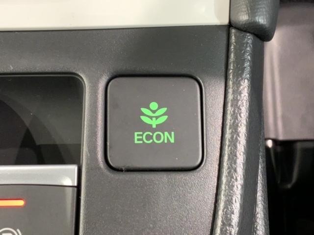 フィット ｅ：ＨＥＶホーム　ＨＳＥＮＳＩＮＧ新車保証試乗車ワンオーナー　前後誤発進抑制機能　助手席エアバッグ　運転席エアバッグ　１オナ　ＬＥＤライト　ＵＳＢ接続　バックカメラ　ＡＢＳ　サイドエアバッグ　オートクルーズコントロール（15枚目）