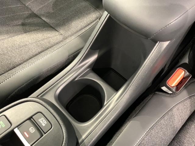 フィット ｅ：ＨＥＶホーム　ＨＳＥＮＳＩＮＧ新車保証試乗車ワンオーナー　前後誤発進抑制機能　助手席エアバッグ　運転席エアバッグ　１オナ　ＬＥＤライト　ＵＳＢ接続　バックカメラ　ＡＢＳ　サイドエアバッグ　オートクルーズコントロール（28枚目）