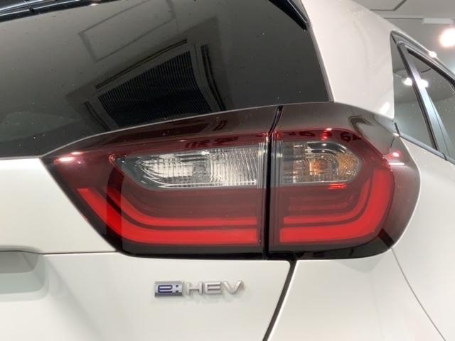 フィット ｅ：ＨＥＶホーム　ＨＳＥＮＳＩＮＧ新車保証試乗車ワンオーナー　前後誤発進抑制機能　助手席エアバッグ　運転席エアバッグ　１オナ　ＬＥＤライト　ＵＳＢ接続　バックカメラ　ＡＢＳ　サイドエアバッグ　オートクルーズコントロール（45枚目）