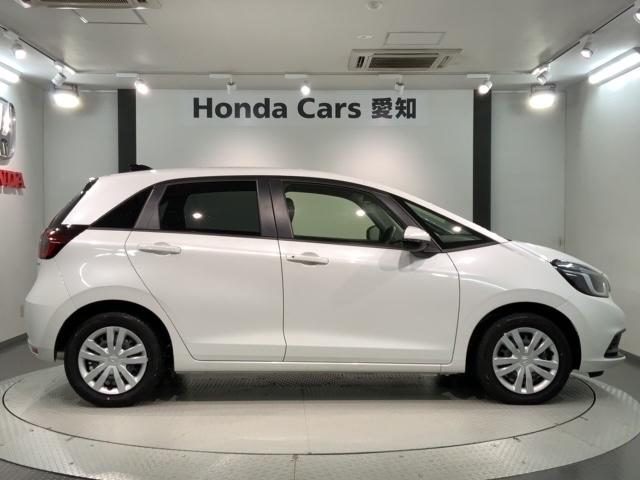 フィット ｅ：ＨＥＶホーム　ＨＳＥＮＳＩＮＧ新車保証試乗車ワンオーナー　前後誤発進抑制機能　助手席エアバッグ　運転席エアバッグ　１オナ　ＬＥＤライト　ＵＳＢ接続　バックカメラ　ＡＢＳ　サイドエアバッグ　オートクルーズコントロール（51枚目）