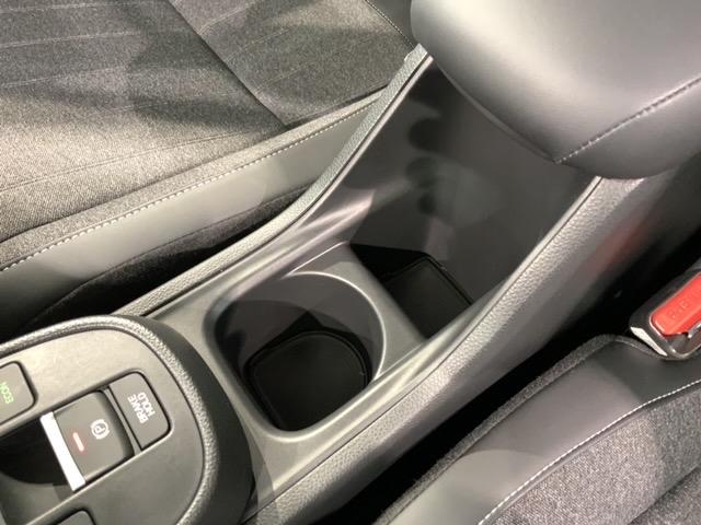 フィット e:HEVホーム H SENSING 新車保証 試乗車 ワンオ-ナ- ナビVXU-245FTi TV Rカメラ BTオ-ディオ ETC LEDライト VSA クルコン スマ-トキ- スペアキ- 盗難防止装置 整備記録簿(28枚目)