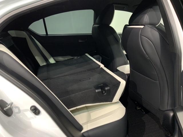 ＩＳ ＩＳ３５０Ｆスポーツ　革シート　最長５年保証　純正ナビ　ＴＶ　Ｒカメラ　ＢＴオ－ディオ　ＤＶＤ　衝突軽減Ｂ　ＥＴＣ　ＬＥＤライト　横滑り防止　シ－トヒ－タ－　クルコン　アルミ　スマ－トキ－　スペアキー　盗難防止装置ＡＡＣ（33枚目）