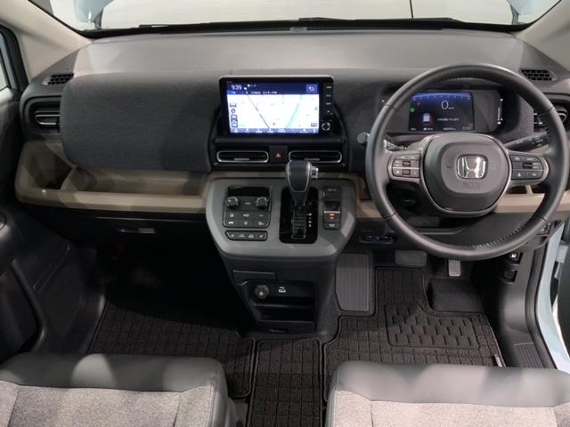 フリード エアーＥＸ　Ｈ　ＳＥＮＳＩＮＧ　新車保証　試乗車　ワンオーナー　ナビＬＸＭ－２４２ＺＦＮｉ　ＴＶ　Ｒカメラ　ＢＴオ－ディオ　ＥＴＣ　ＬＥＤライト　ＶＳＡ　両側電動ドア　シートヒーター　クルコン　アルミ　フォグ（9枚目）