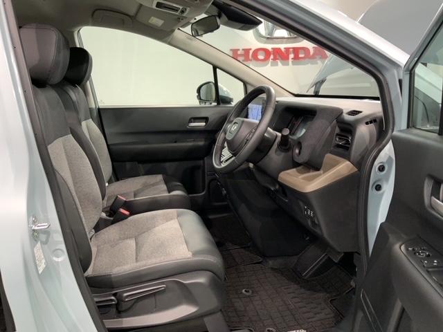 フリード エアーＥＸ　Ｈ　ＳＥＮＳＩＮＧ　新車保証　試乗車　ワンオーナー　ナビＬＸＭ－２４２ＺＦＮｉ　ＴＶ　Ｒカメラ　ＢＴオ－ディオ　ＥＴＣ　ＬＥＤライト　ＶＳＡ　両側電動ドア　シートヒーター　クルコン　アルミ　フォグ（17枚目）