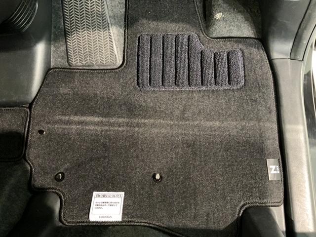 新品の純正フロアマット付きです。ドライブの際に気分良く乗って頂けます。