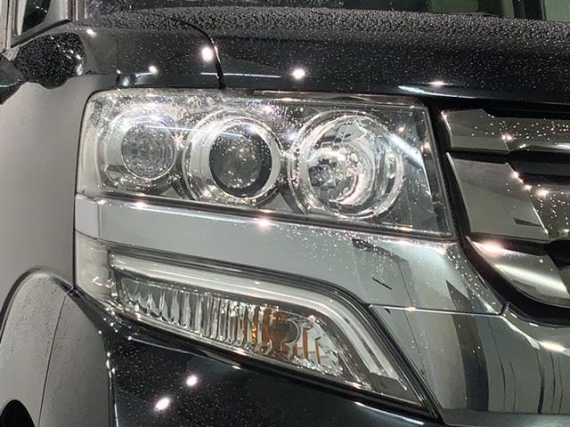 ディスチャージヘッドライト搭載でしっかり明るく照らしてくれるので、夜間走行や不慣れな道でも安心です。