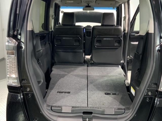 リアシートを倒すと、ラゲッジスペースを広くお使いいただけます！