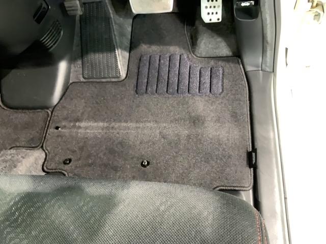 Ｎ－ＢＯＸカスタム ２トーンカラースタイルＧターボＳＳパッケージ　いまコレ＋新品マット付　あんしんＰＫＧ　１年保証　ワンオーナー　ナビＶＸＭ－１４５ＶＦｉ　ＴＶ　Ｒカメラ　ＣＤ録音　ＤＶＤ　シートヒーター　ＥＴＣ　ＨＩＤ　ＶＳＡ　両側電動ドア　クルコン　フォグ（5枚目）