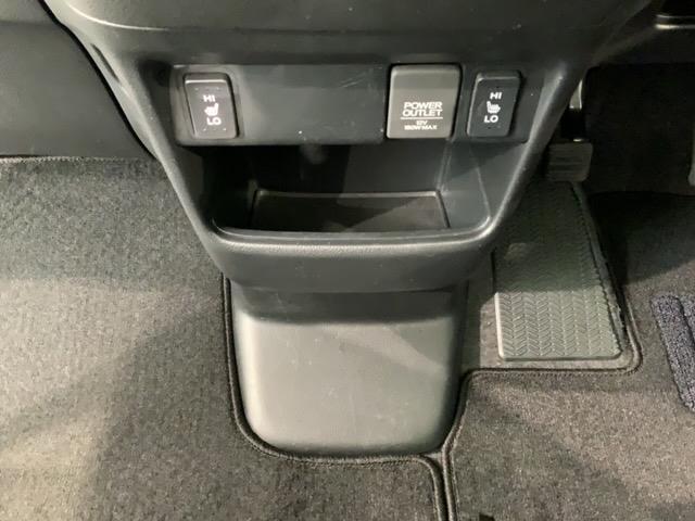 Ｎ－ＢＯＸカスタム ２トーンカラースタイルＧターボＳＳパッケージ　いまコレ＋新品マット付　あんしんＰＫＧ　１年保証　ワンオーナー　ナビＶＸＭ－１４５ＶＦｉ　ＴＶ　Ｒカメラ　ＣＤ録音　ＤＶＤ　シートヒーター　ＥＴＣ　ＨＩＤ　ＶＳＡ　両側電動ドア　クルコン　フォグ（28枚目）