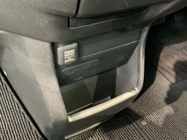 ステップワゴンスパーダ Ｚクールスピリット　１年保証　ワンオーナー　ナビＶＸＭ－１５５ＶＦＮｉ　ＴＶ　Ｒカメラ　ＣＤ録音　ＢＴオ－ディオ　ＤＶＤ　ＥＴＣ　ＨＩＤ　ＶＳＡ　両側電動ドア　クルコン　アルミ　フォグ　スマートキー　盗難防止装置　ＡＡＣ（27枚目）