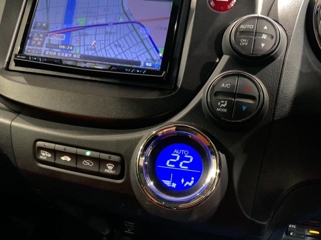 フィットハイブリッド ＲＳ　１年保証　ナビ　ＴＶ　Ｒカメラ　ＤＶＤ　ＥＴＣ　ＨＩＤ　ＶＳＡ　クルコン　アルミ　スマ－トキ－　スペアキ－　盗難防止装置　整備記録簿　ドアバイザ－　Ｗエアバッグ　ＡＡＣ　スマキ－　Ｂカメ　キーフリー（9枚目）