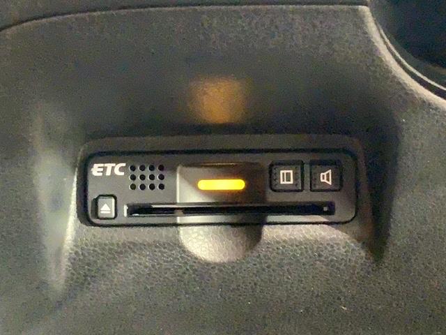 フィットハイブリッド ＲＳ　１年保証　ナビ　ＴＶ　Ｒカメラ　ＤＶＤ　ＥＴＣ　ＨＩＤ　ＶＳＡ　クルコン　アルミ　スマ－トキ－　スペアキ－　盗難防止装置　整備記録簿　ドアバイザ－　Ｗエアバッグ　ＡＡＣ　スマキ－　Ｂカメ　キーフリー（12枚目）