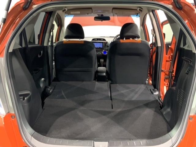 フィットハイブリッド ＲＳ　１年保証　ナビ　ＴＶ　Ｒカメラ　ＤＶＤ　ＥＴＣ　ＨＩＤ　ＶＳＡ　クルコン　アルミ　スマ－トキ－　スペアキ－　盗難防止装置　整備記録簿　ドアバイザ－　Ｗエアバッグ　ＡＡＣ　スマキ－　Ｂカメ　キーフリー（20枚目）