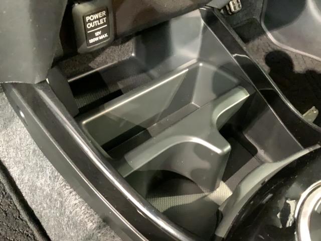 フィットハイブリッド ＲＳ　１年保証　ナビ　ＴＶ　Ｒカメラ　ＤＶＤ　ＥＴＣ　ＨＩＤ　ＶＳＡ　クルコン　アルミ　スマ－トキ－　スペアキ－　盗難防止装置　整備記録簿　ドアバイザ－　Ｗエアバッグ　ＡＡＣ　スマキ－　Ｂカメ　キーフリー（30枚目）