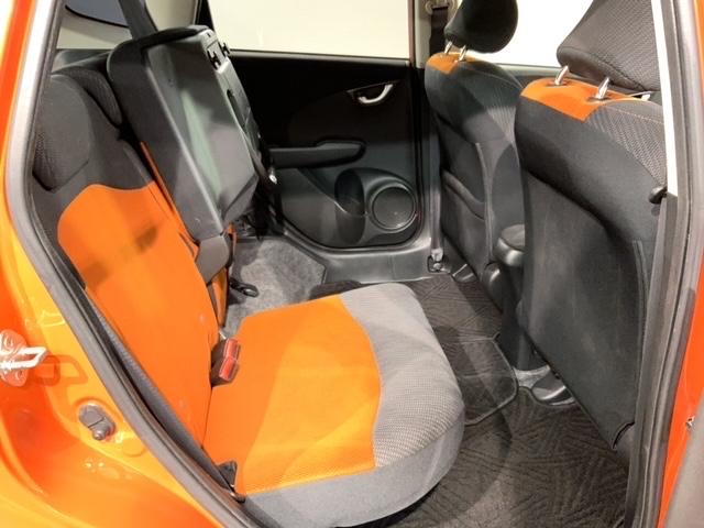 フィットハイブリッド ＲＳ　１年保証　ナビ　ＴＶ　Ｒカメラ　ＤＶＤ　ＥＴＣ　ＨＩＤ　ＶＳＡ　クルコン　アルミ　スマ－トキ－　スペアキ－　盗難防止装置　整備記録簿　ドアバイザ－　Ｗエアバッグ　ＡＡＣ　スマキ－　Ｂカメ　キーフリー（36枚目）