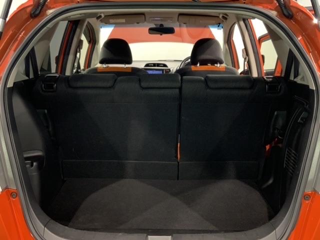 フィットハイブリッド ＲＳ　１年保証　ナビ　ＴＶ　Ｒカメラ　ＤＶＤ　ＥＴＣ　ＨＩＤ　ＶＳＡ　クルコン　アルミ　スマ－トキ－　スペアキ－　盗難防止装置　整備記録簿　ドアバイザ－　Ｗエアバッグ　ＡＡＣ　スマキ－　Ｂカメ　キーフリー（37枚目）