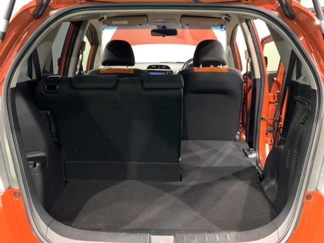 フィットハイブリッド ＲＳ　１年保証　ナビ　ＴＶ　Ｒカメラ　ＤＶＤ　ＥＴＣ　ＨＩＤ　ＶＳＡ　クルコン　アルミ　スマ－トキ－　スペアキ－　盗難防止装置　整備記録簿　ドアバイザ－　Ｗエアバッグ　ＡＡＣ　スマキ－　Ｂカメ　キーフリー（38枚目）