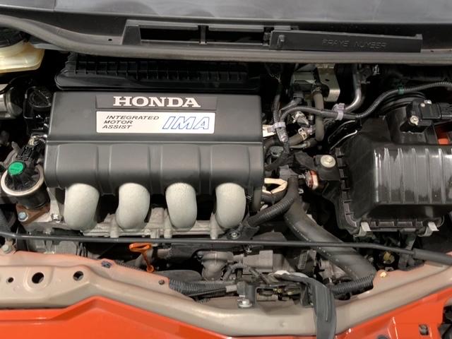 フィットハイブリッド ＲＳ　１年保証　ナビ　ＴＶ　Ｒカメラ　ＤＶＤ　ＥＴＣ　ＨＩＤ　ＶＳＡ　クルコン　アルミ　スマ－トキ－　スペアキ－　盗難防止装置　整備記録簿　ドアバイザ－　Ｗエアバッグ　ＡＡＣ　スマキ－　Ｂカメ　キーフリー（44枚目）