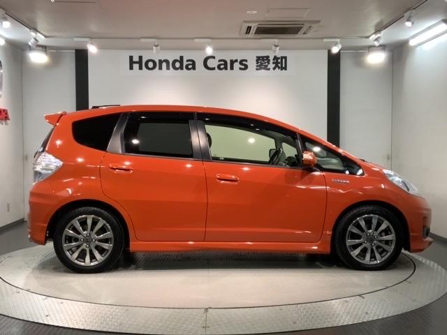フィットハイブリッド ＲＳ　１年保証　ナビ　ＴＶ　Ｒカメラ　ＤＶＤ　ＥＴＣ　ＨＩＤ　ＶＳＡ　クルコン　アルミ　スマ－トキ－　スペアキ－　盗難防止装置　整備記録簿　ドアバイザ－　Ｗエアバッグ　ＡＡＣ　スマキ－　Ｂカメ　キーフリー（51枚目）