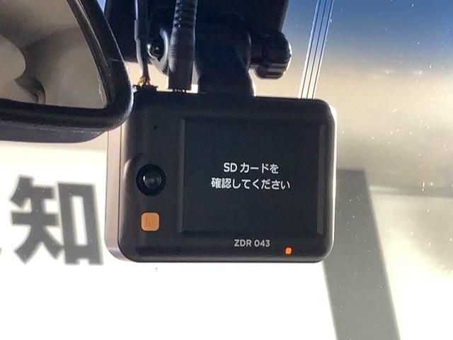 Ｎ－ＯＮＥ プレミアムツアラー・ローダウン　あんしんＰＫＧ　２ト－ン　１年保証　ナビ　ＴＶ　Ｒカメラ　ＤＶＤ　ドラレコ　ＥＴＣ　ＨＩＤ　ＶＳＡ　クルコン　アルミ　スマ－トキ－　スペアキ－　盗難防止装置　整備記録簿　ドアバイザ－　ベンチシ－ト（12枚目）